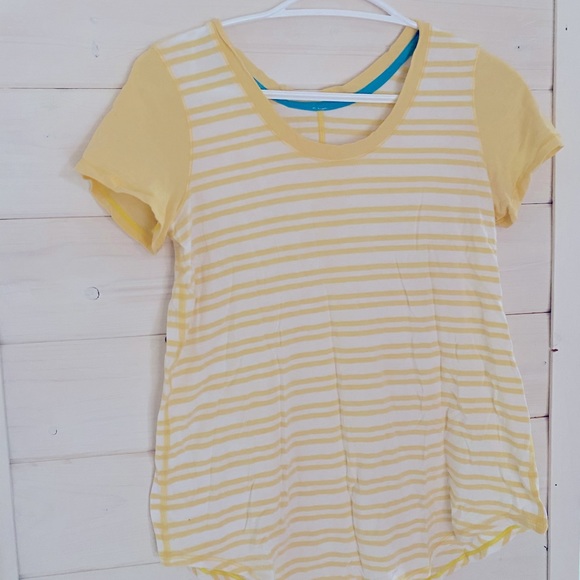 Lululemon tshirt - Picture 2 of 4